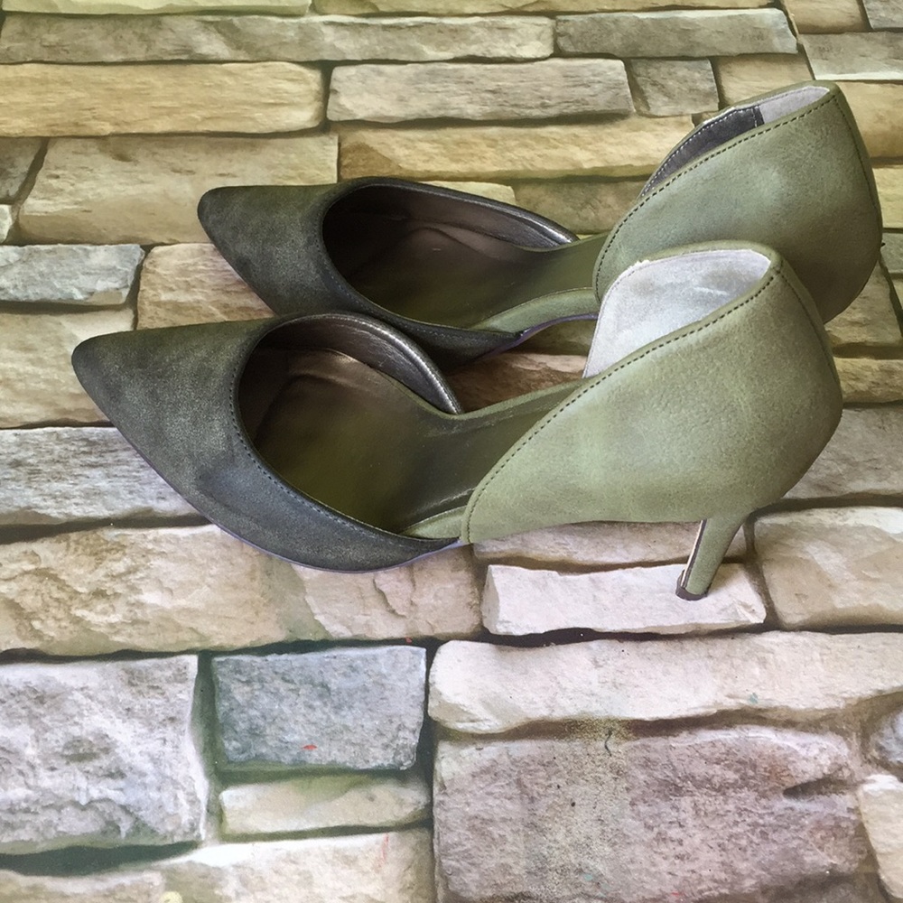 Michael Antonio-“Lanza” Olive faux suede pumps